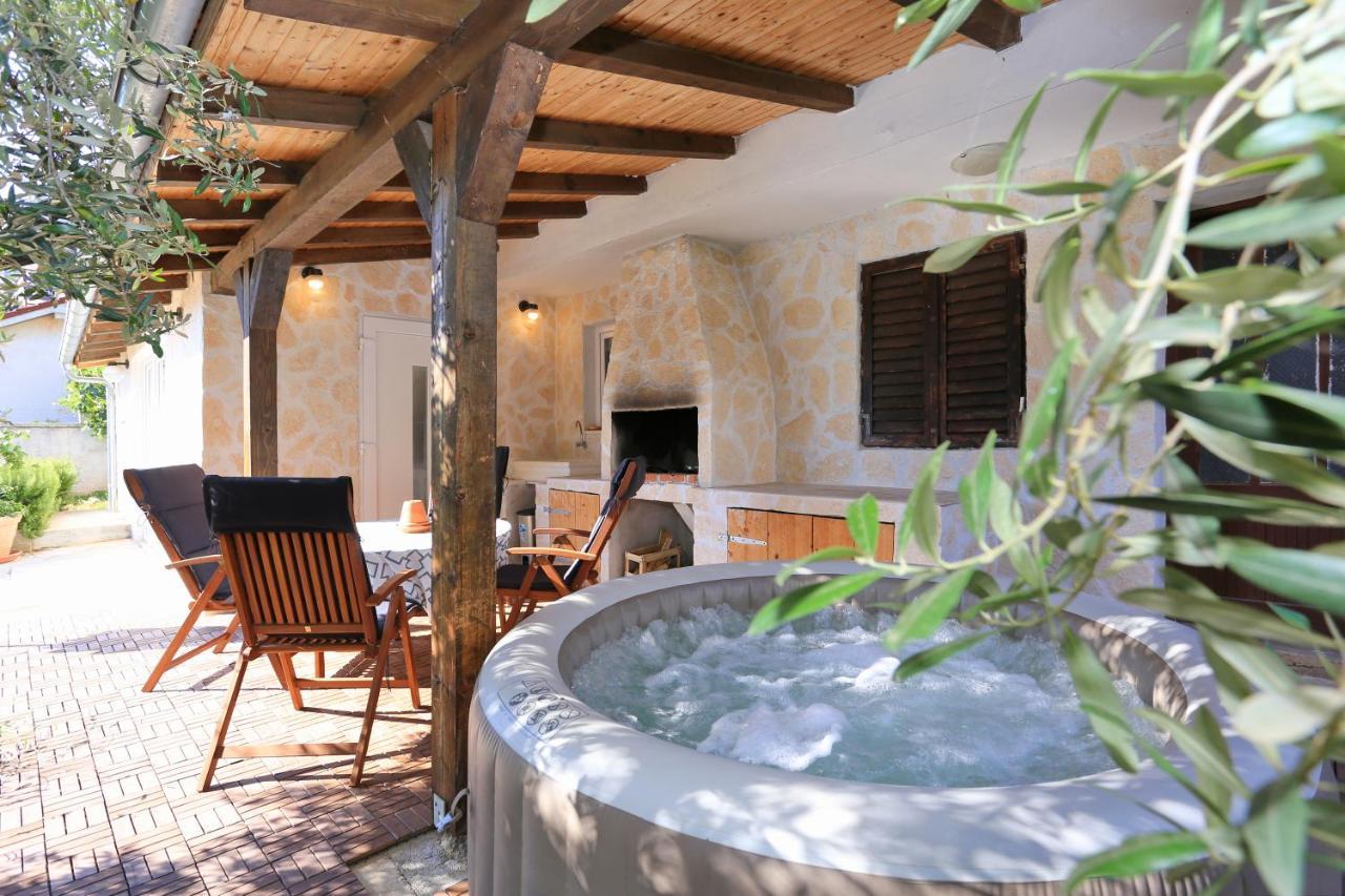 Hacienda Mia With Yacuzzi,Bbq , Free Parking Villa Zadar Exterior photo